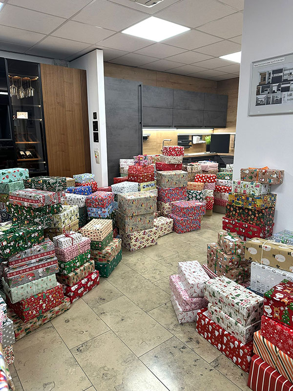 Weihnachtspäckchen-Konvoi 2025 - unterstützt durch Die Küche Anders in Idstein