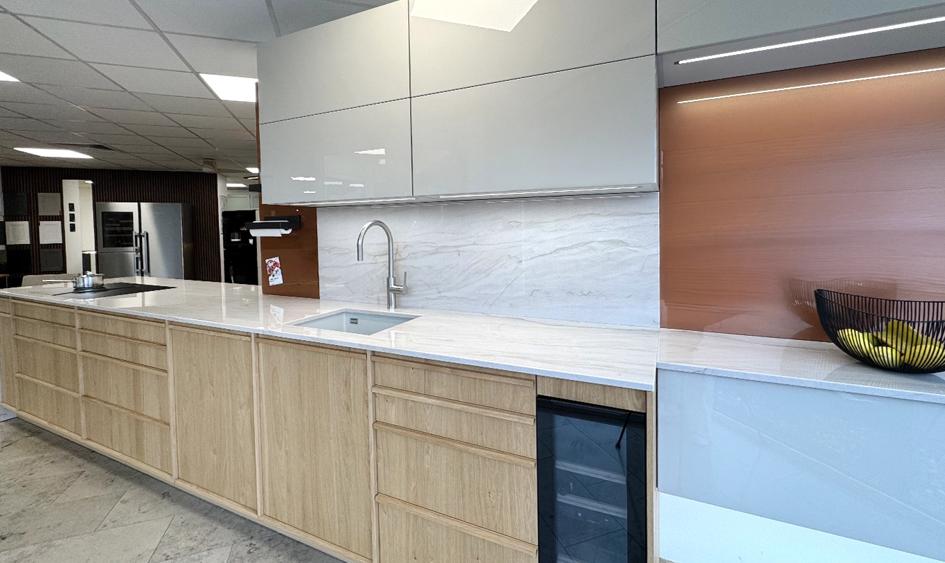 Architekturküche LEICHT Largo Kaschmir / Kyoto Alpineiche Natur