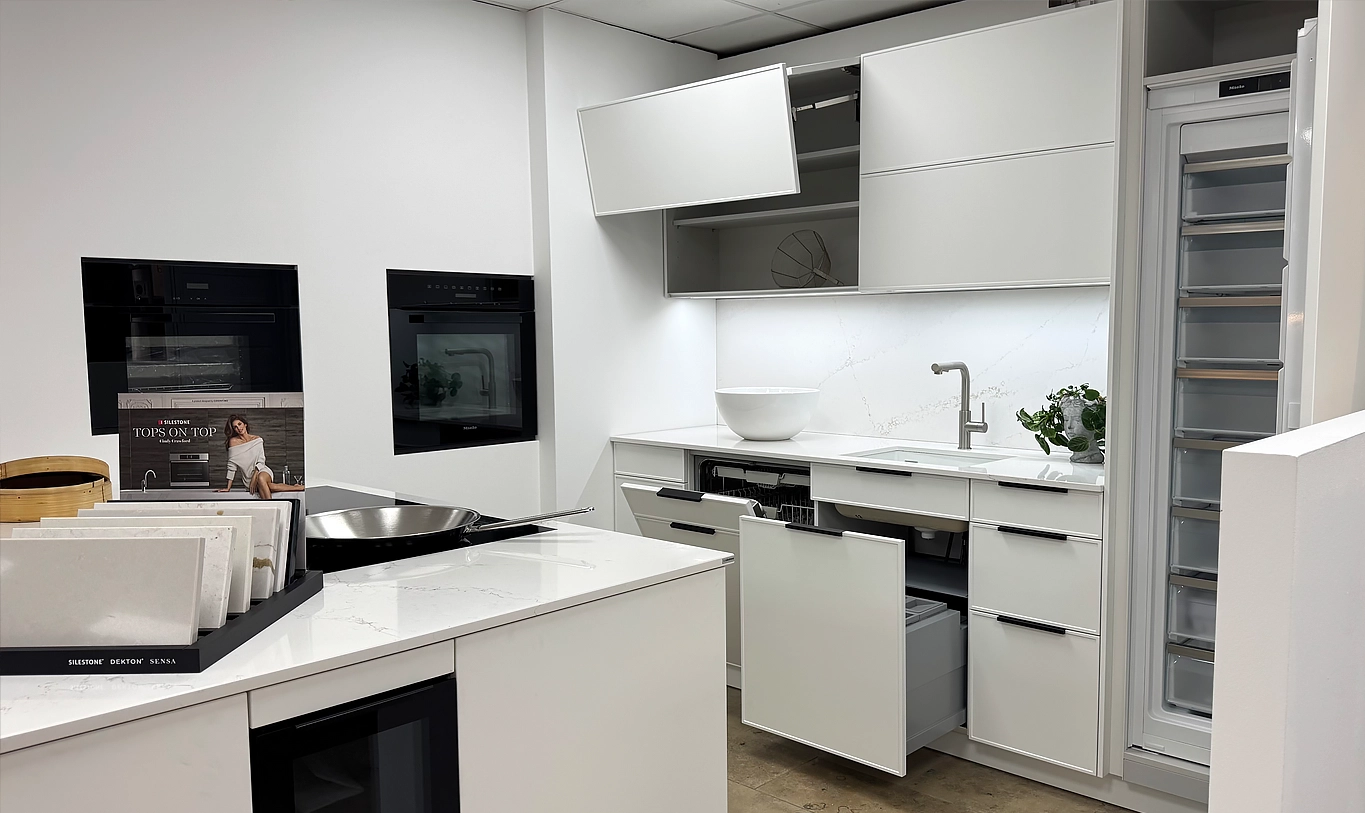 Leicht F45-A Firn- Laica Kochinsel bei Die Küche Anders in Idstein