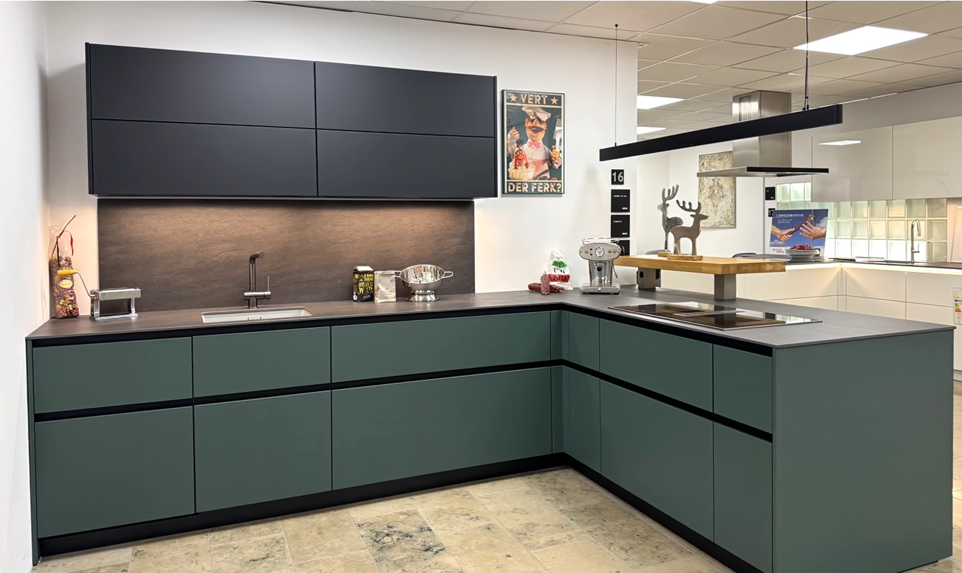 Küche Leicht Solid-C mit Holztresen